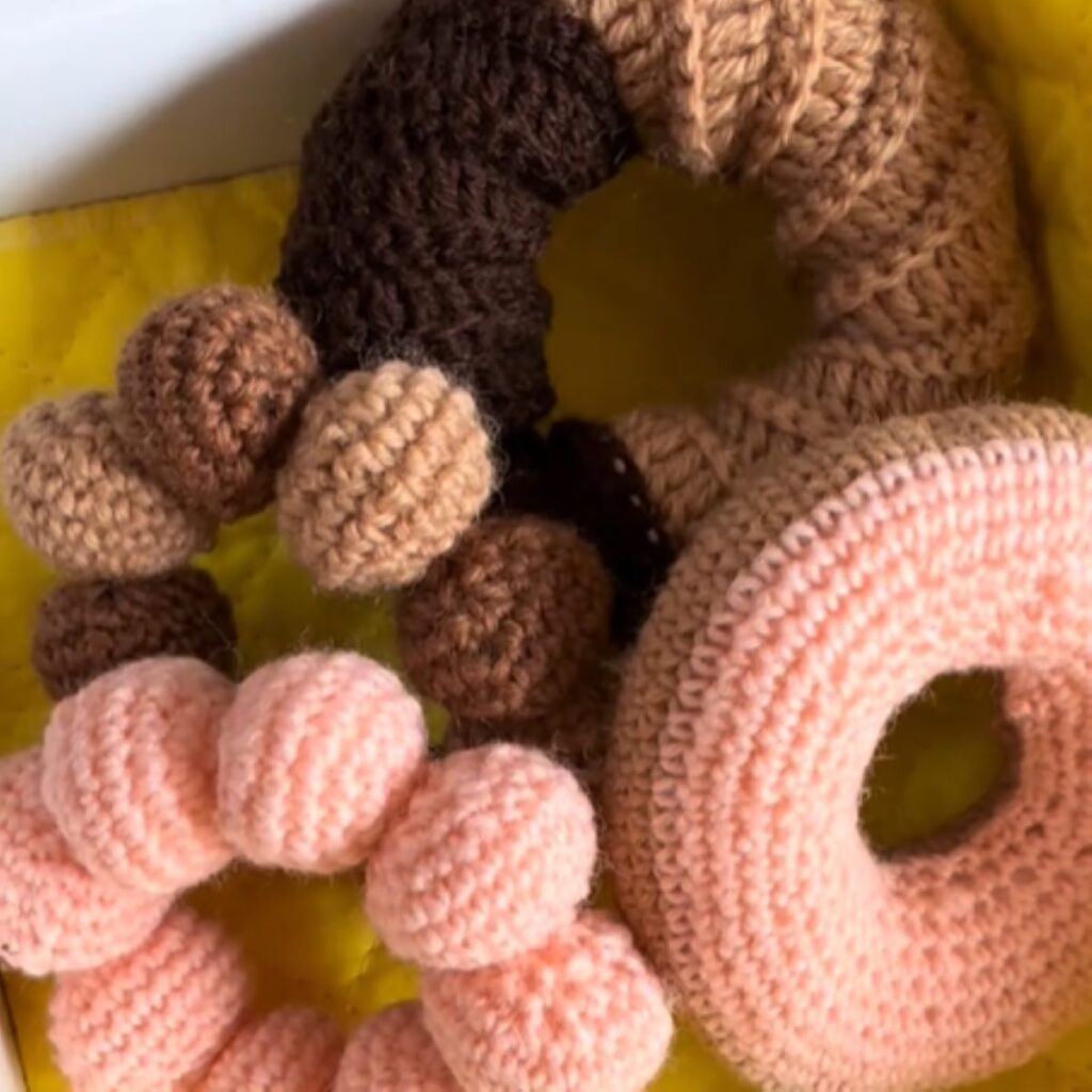 編みぐるみのドーナツ（＠miya_7955さんより提供）