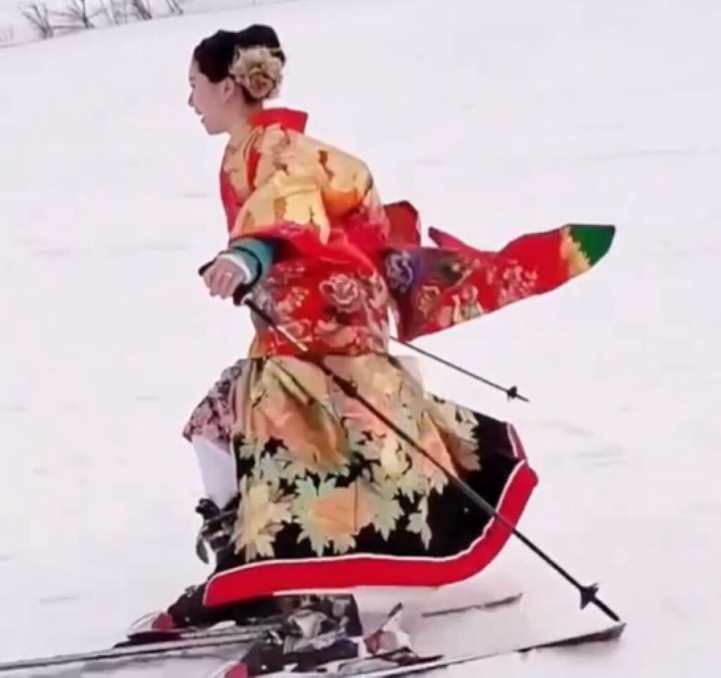 着物を着てスキー（＠mbr_naganoさんより提供）