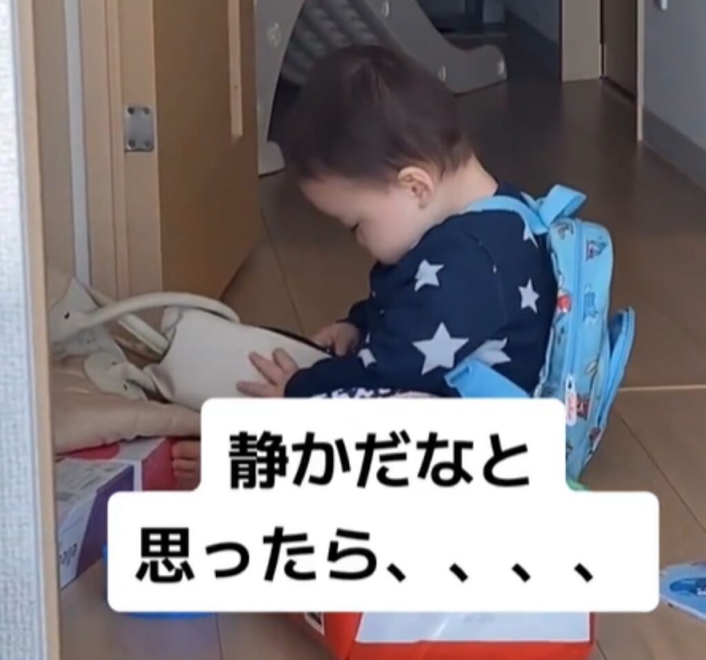 お財布を開けようとしている様子（＠yokom17さんより提供）