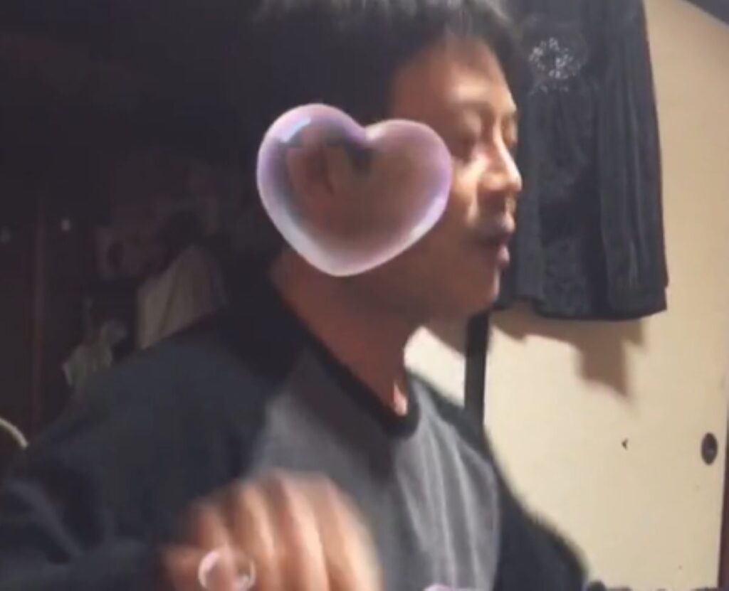 ノリノリで踊るお父さん（＠msk3yさんより提供）