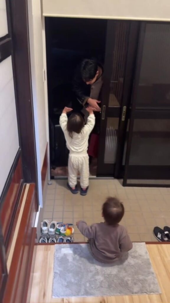 パパさんに駆け寄り…（＠run.k1102さんより提供）