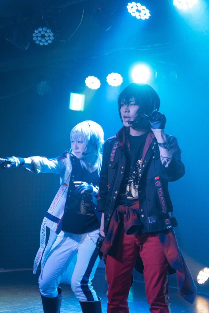 舞台での2人②（@tofu_katzeさんより提供）