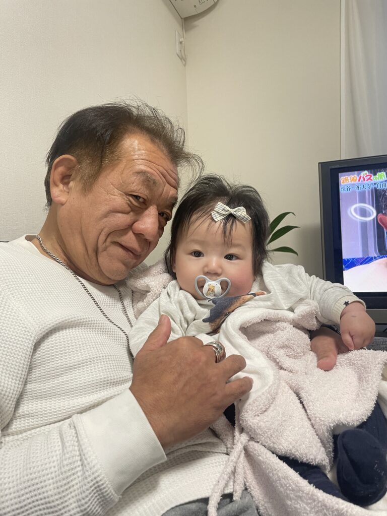 おじいちゃんと2ショット（＠rena.s0220さんより提供）