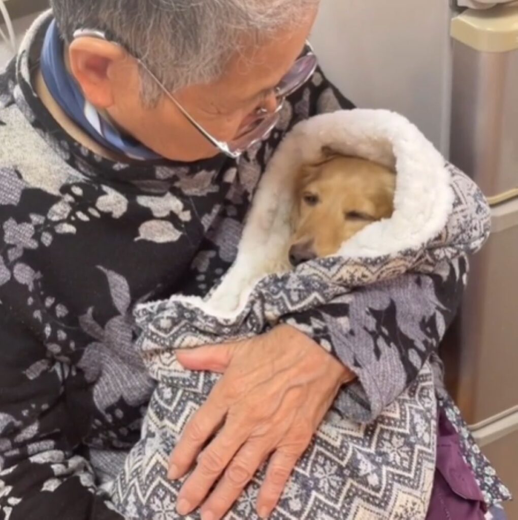 目を閉じたあむくん（＠amuamu_0815さんより提供）