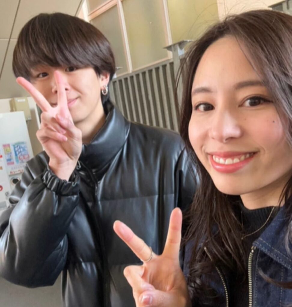 笑顔で撮影（＠mtmgmg12さんより提供）