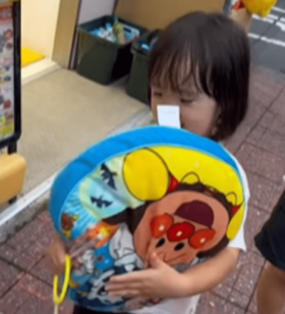 店から出たその手には…（@yushi_papaさんより提供）