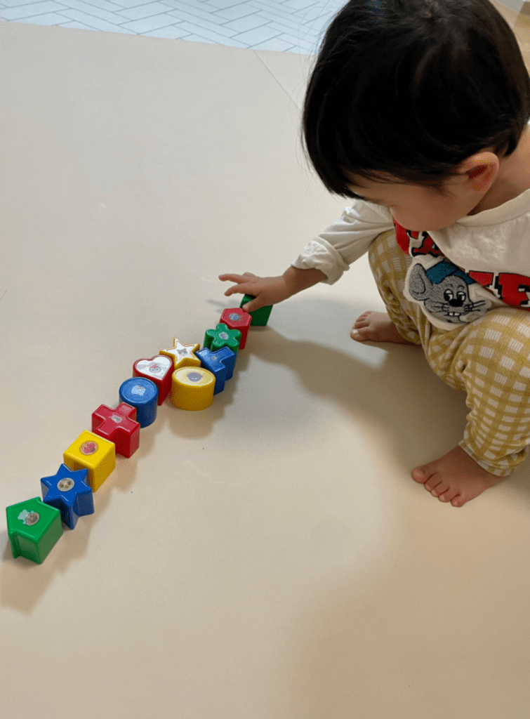 ブロックで遊ぶ息子さん（@6949712さんより提供）