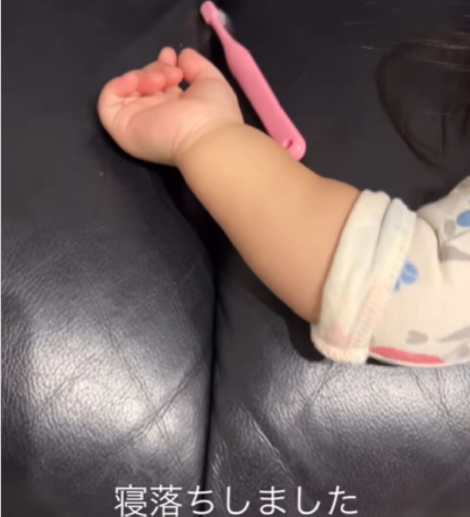 寝落ちした娘さん（＠soma_202001_73さんより提供）