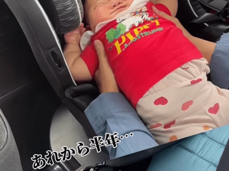 チャイルドシートを拒む赤ちゃん　その半年後、進化した様子に…「もう笑っちゃう」「凄い体勢」