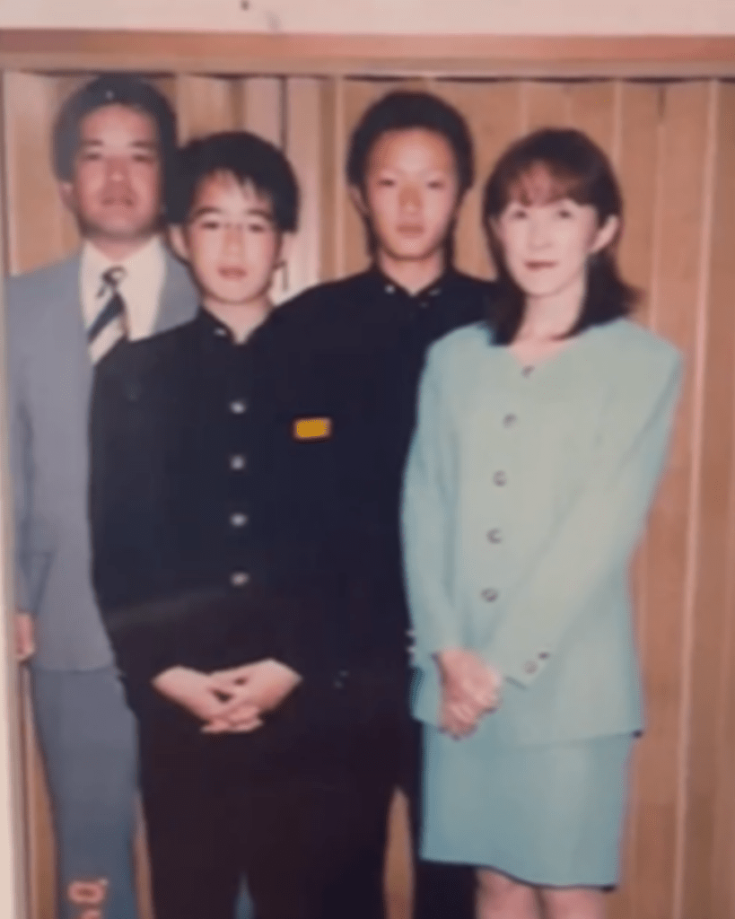 兄弟の身長がお母さんを追い抜くのはもう間近（＠lunchsimashoさんより提供）