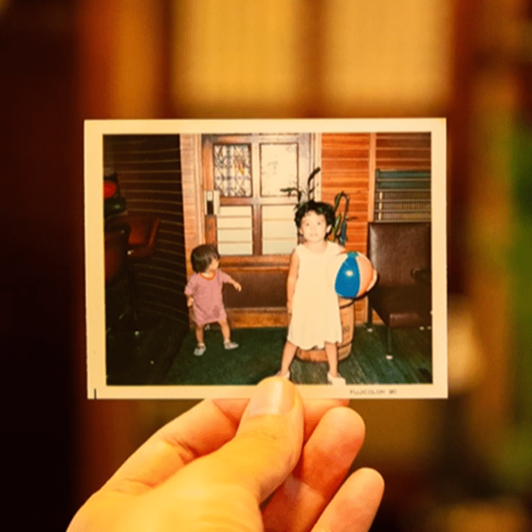 平成3年に両親の喫茶店で撮った姉妹の写真。→34年後の姿に「感動した！」「撮ってよかった」「最高の思い出」