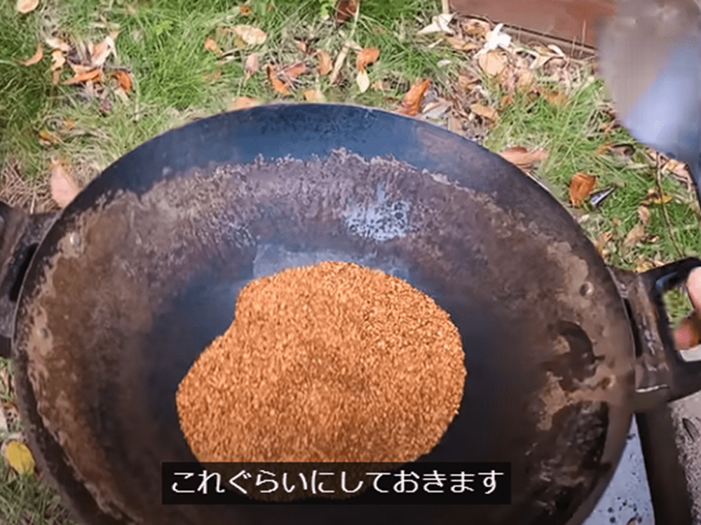 焦がさないよう、丁寧に焙煎（@chieetonさんより提供）