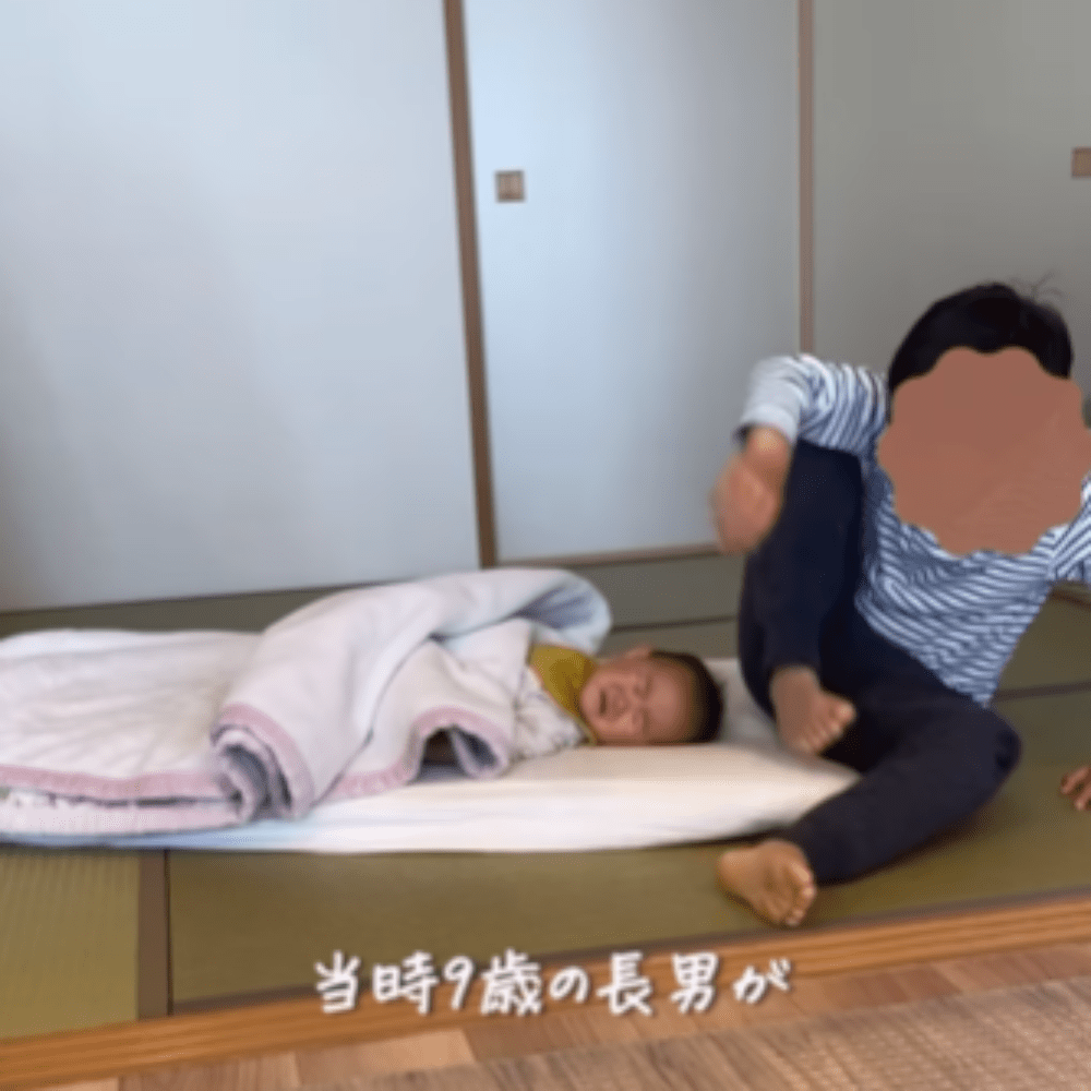 そっと足をぬいて仕事完了（@yu_ko_kurashiさんより提供）