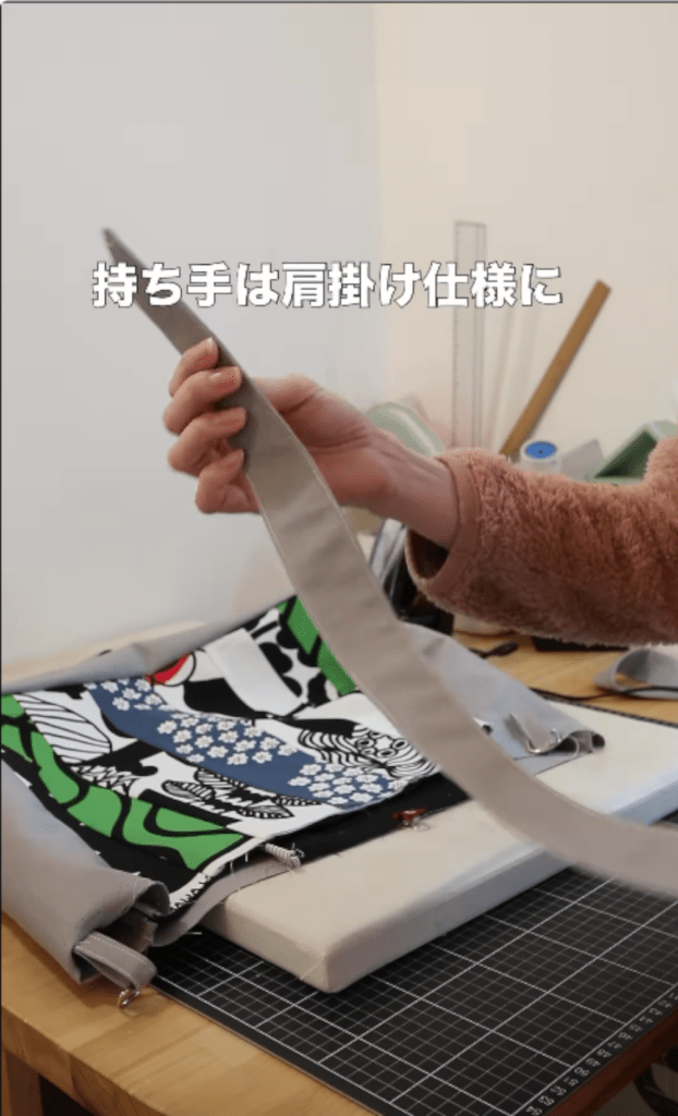 肩掛け仕様の持ち手をつける（@kurir_iririさんより提供）