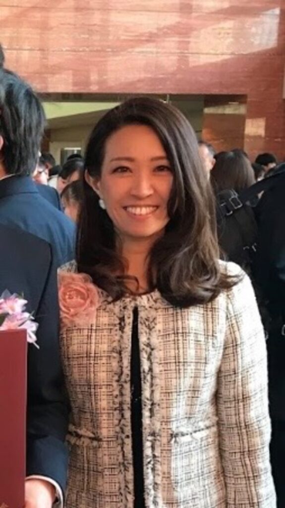 【実際の写真5枚】　白髪染めをやめた姿