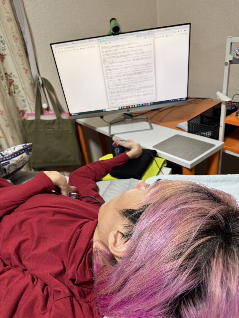 仕事中の松元さん（＠oldrookie.tさんより提供）