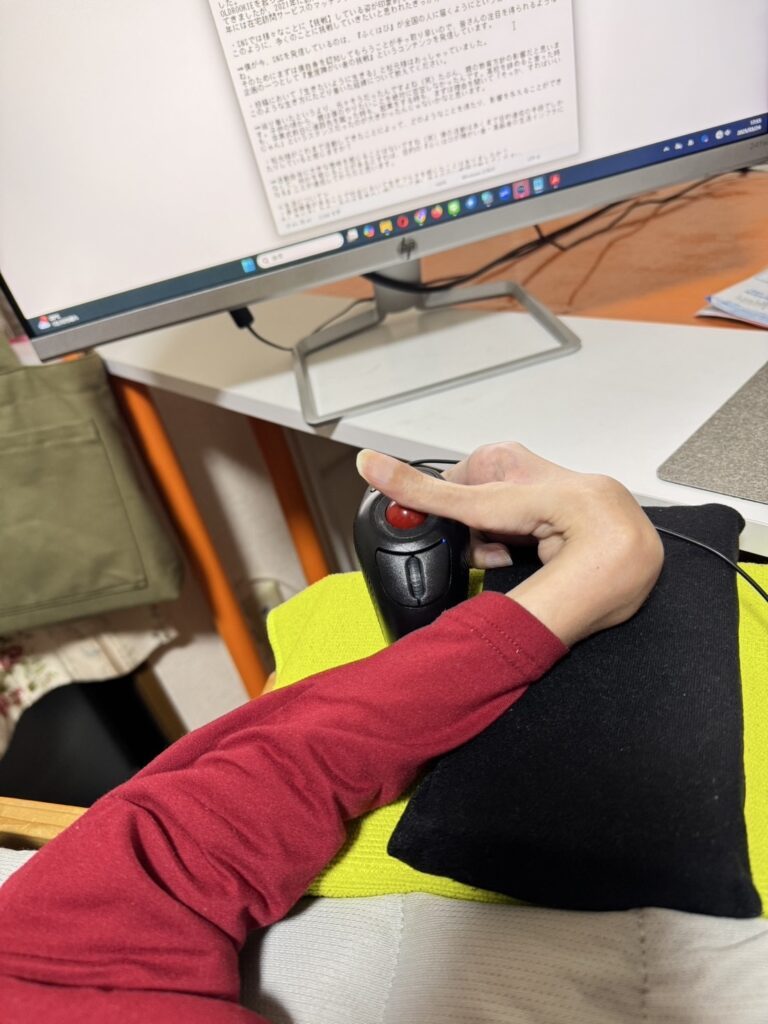 器用に操作しています（＠oldrookie.tさんより提供）