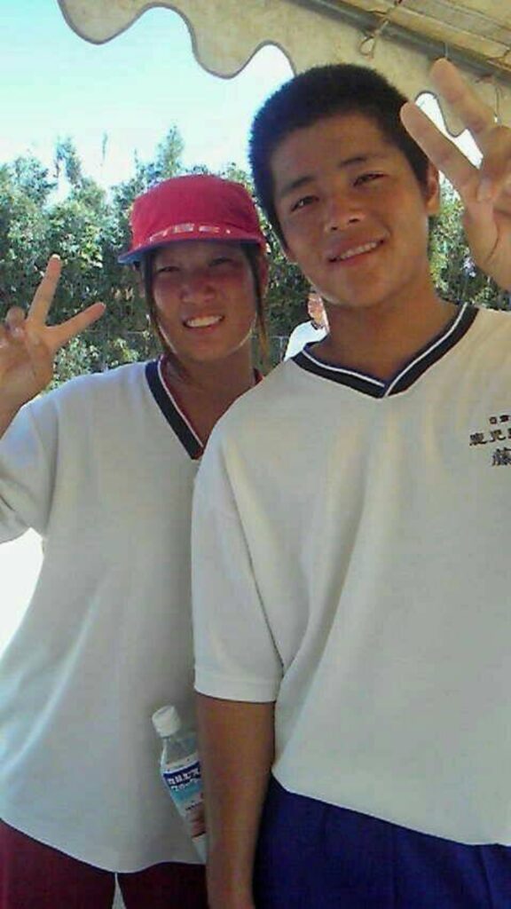 高校時代の2人①（@FUJIHARAsanさんより提供）