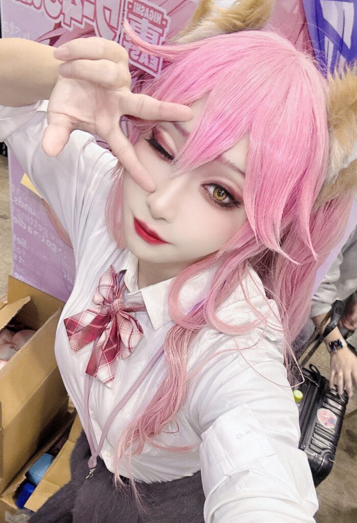 ピンクの髪で制服コスプレ
（ひやニキさんより提供）