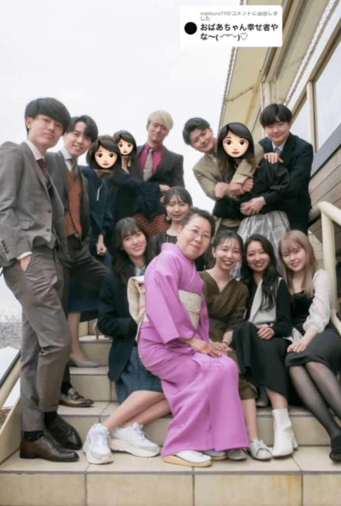 10人の孫に囲まれて…（@bura__10さんより提供）