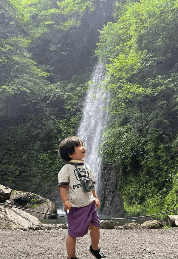 自然を楽しむ息子さん（@ckn.t_731さんより提供）