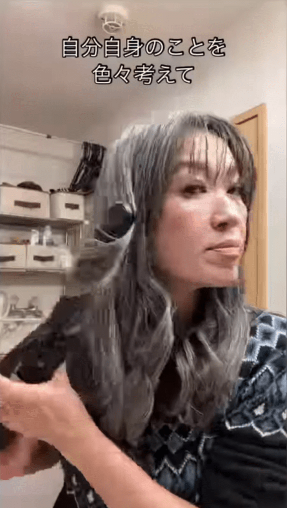 トリートメントやセルフカットでケア（@ma25_logさんより提供）