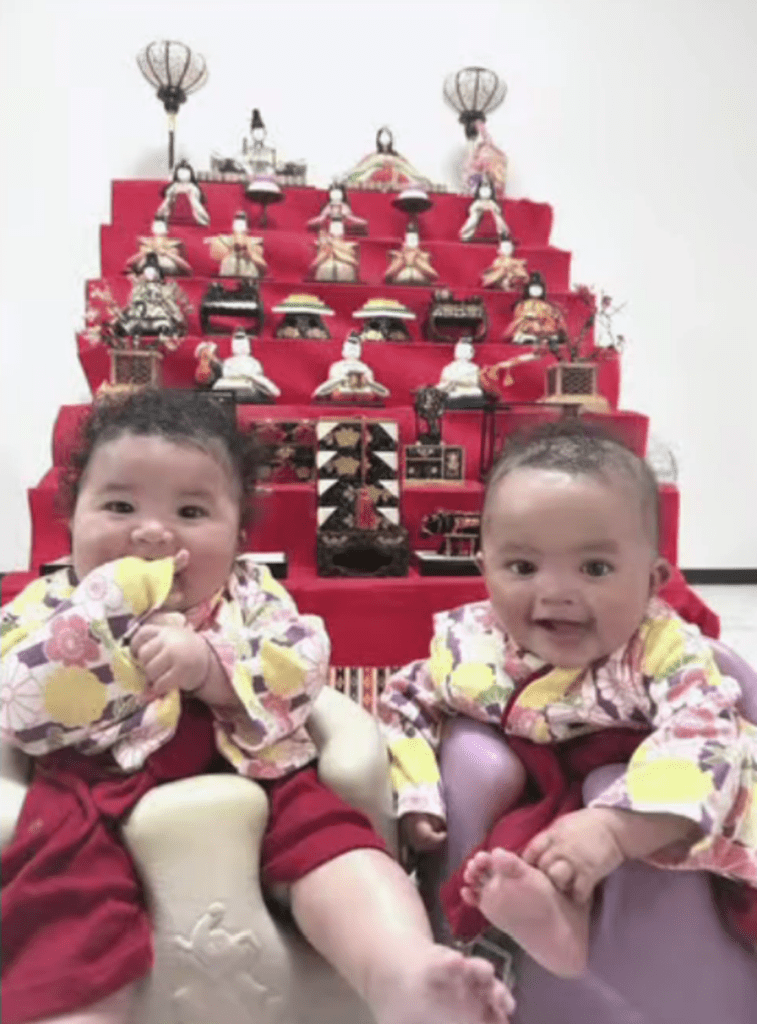 生後5ヶ月の双子（@t_and_m_family_lifeさんより提供）