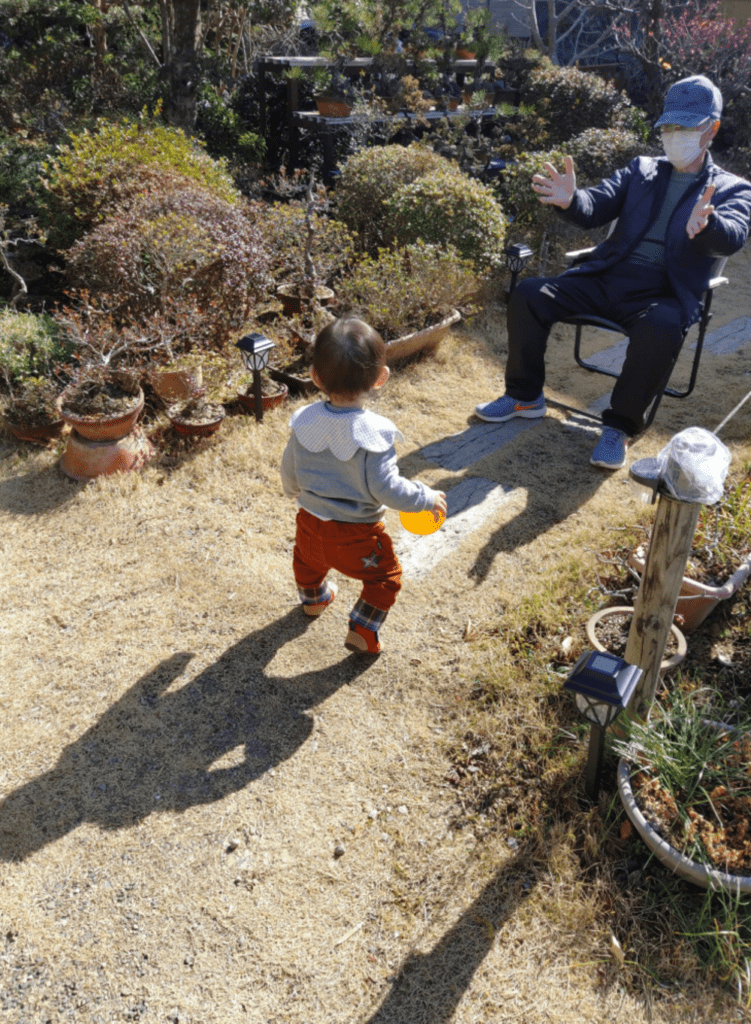 【実際の写真5枚】　じいじの足元の様子