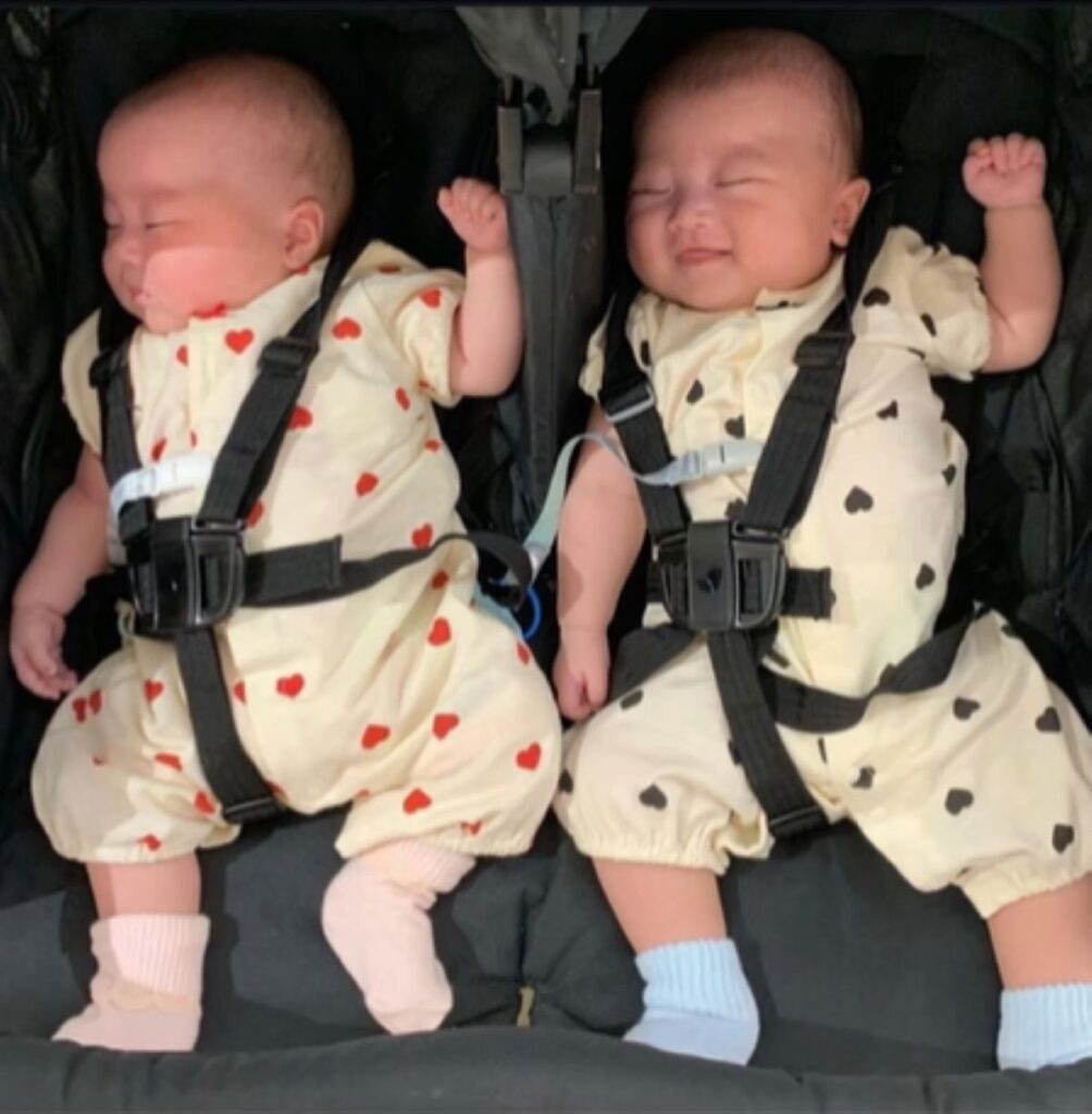 片手を上げて…（＠miminya112さんより提供）