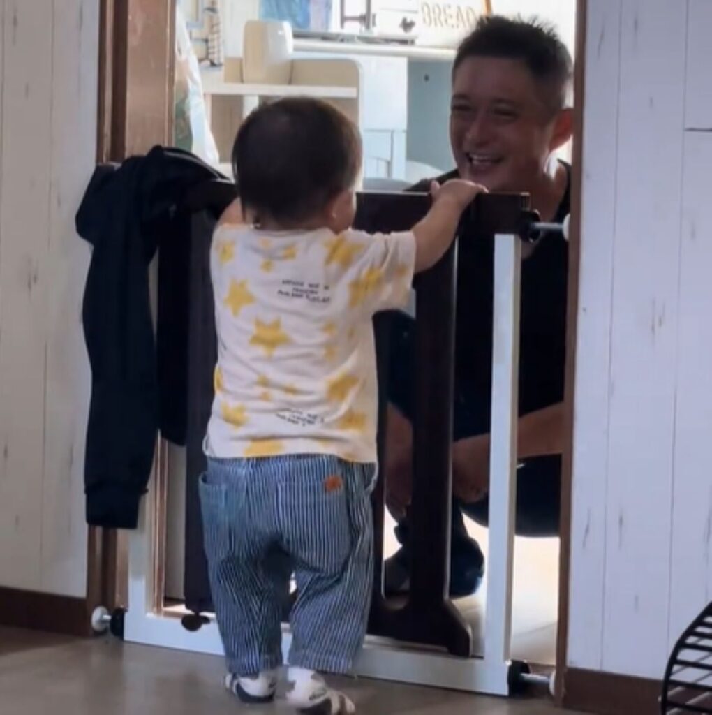 ニコニコと話す2人（＠izuuuuukiさんより提供）