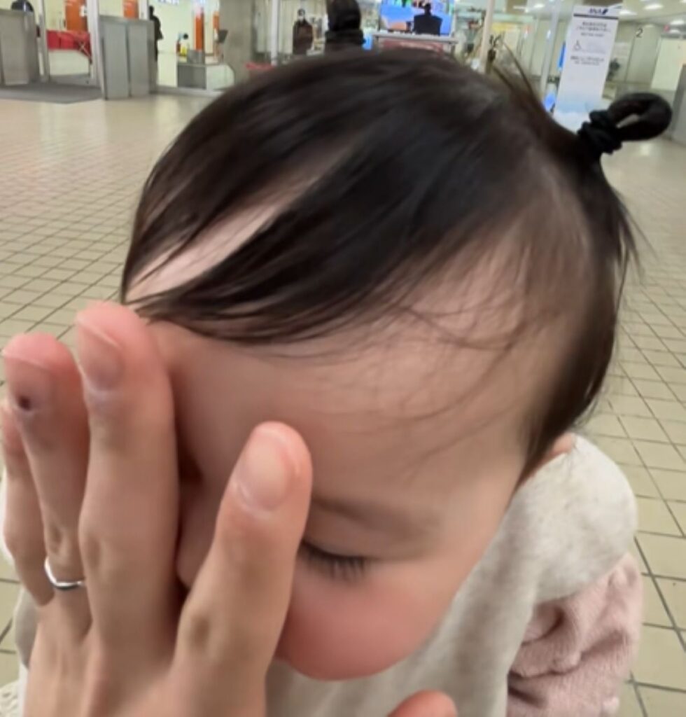 パパさんの手のところへ（＠ua.117さんより提供）