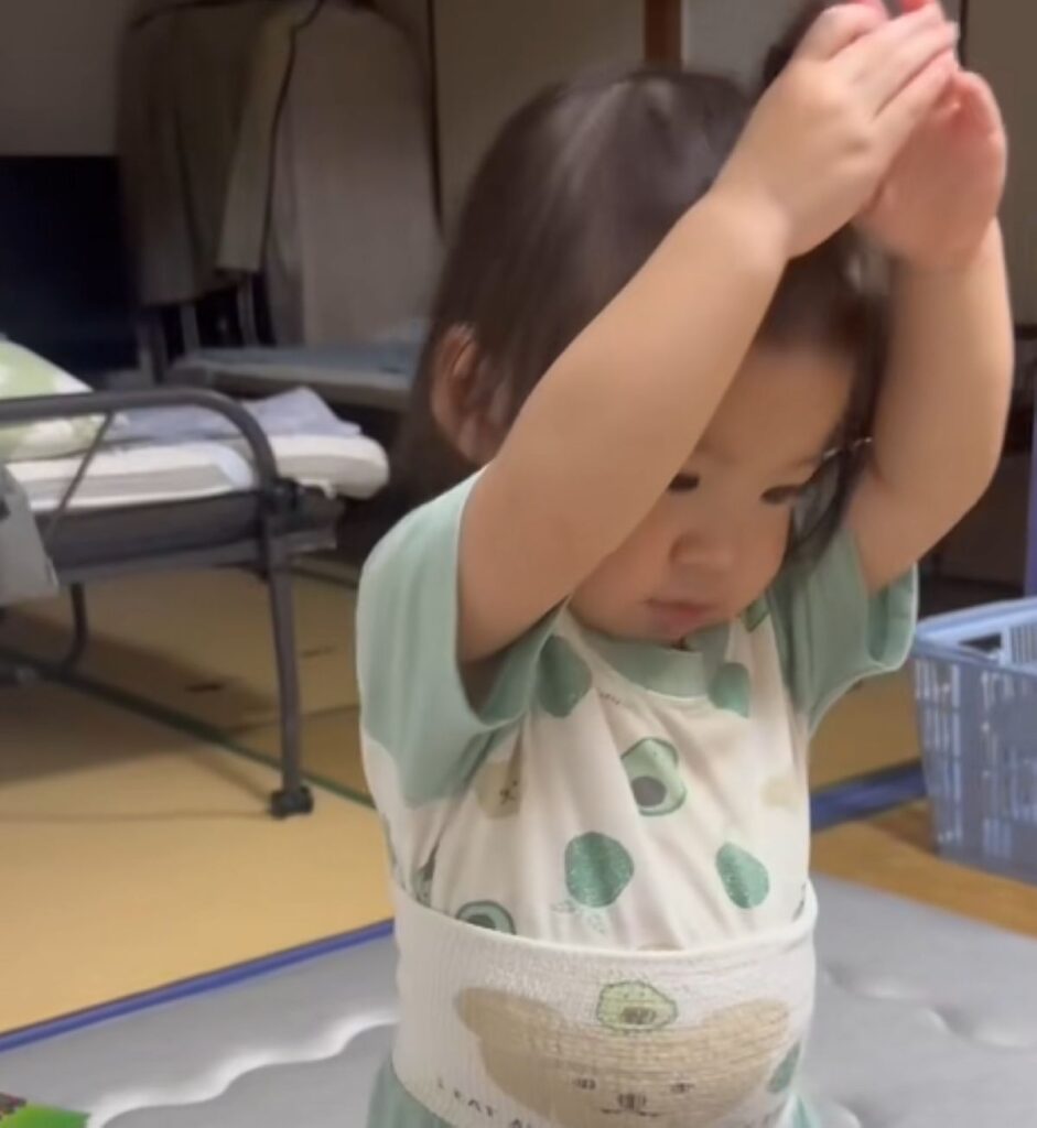 かわいくポーズ（＠miruruuunnさんより提供）