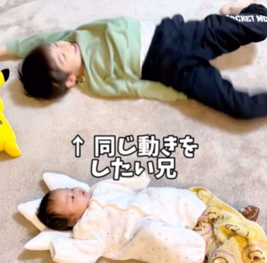 妹さんと同じ動きをし始めました（＠iam_choc745さんより提供）