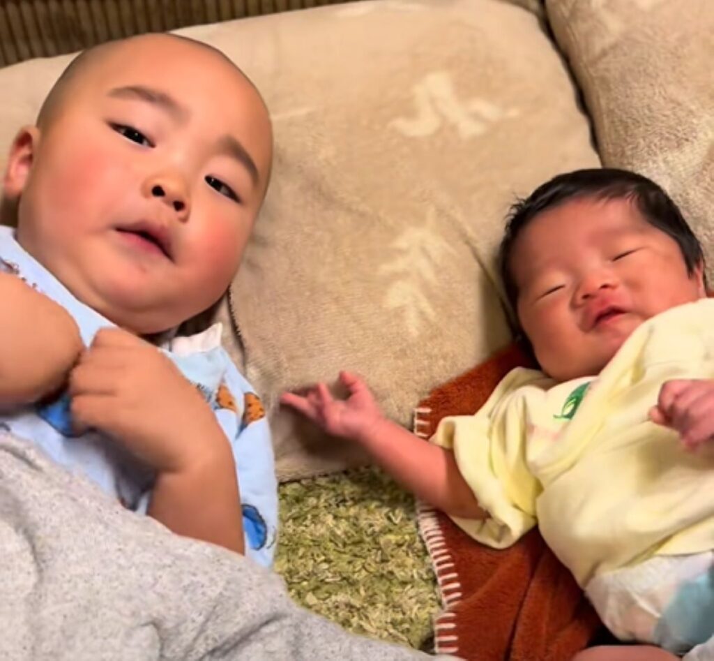 妹さんと並ぶお兄ちゃん（＠to_ri55さんより提供）