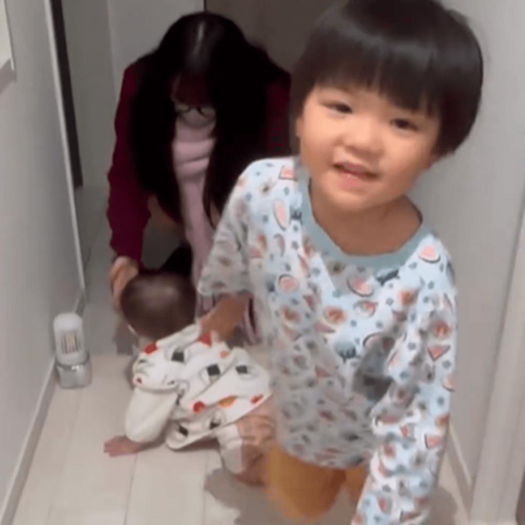 長男くんは、突然後ろにUターン（＠yui.y.sei1110さんより提供）