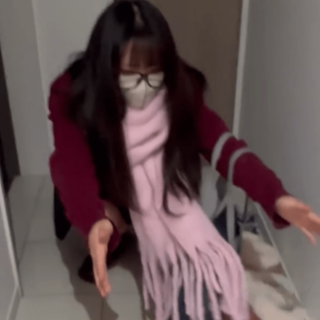 両手を広げて長男くんを待ち受ける長女さん（＠yui.y.sei1110さんより提供）