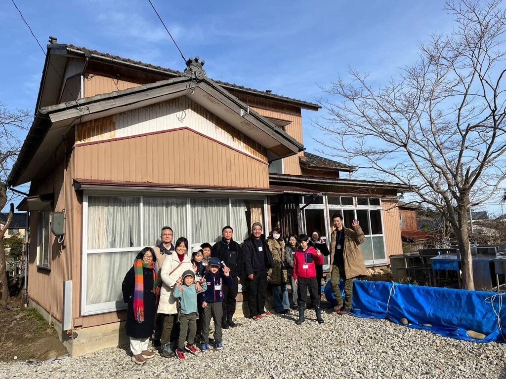 山小屋の近くに購入した古民家も校舎として利用する