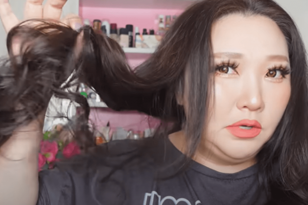 髪のベースは内巻きと外巻きのミックス巻き（@sachi-sachi-channelさんより提供）