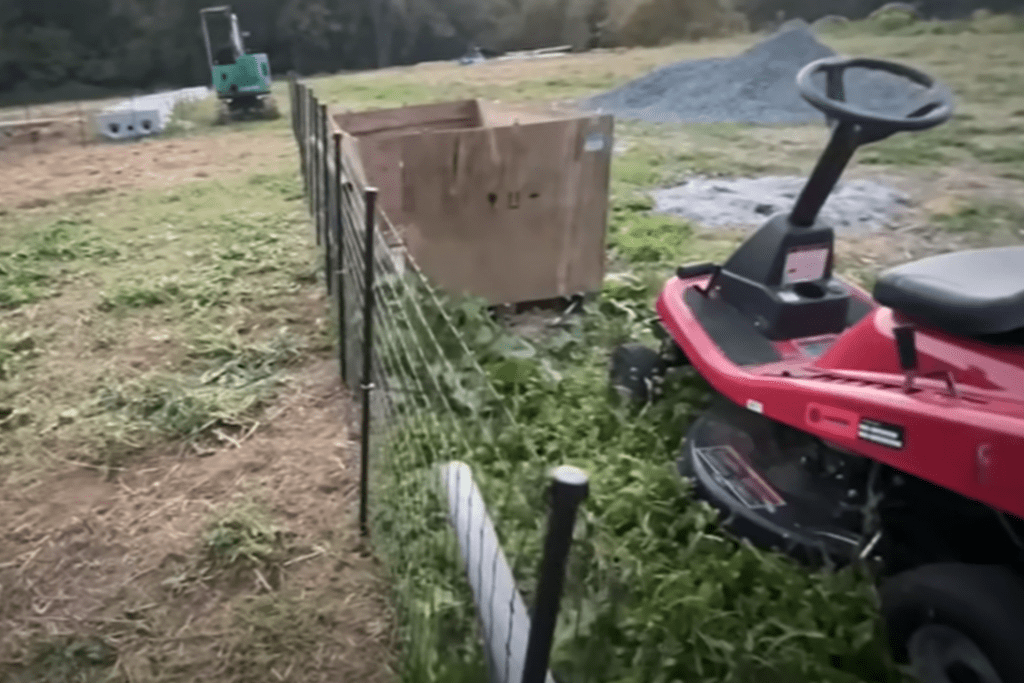 柵の内側と外側ではこんなに違いが！（@aozorayoukeiさんより提供）