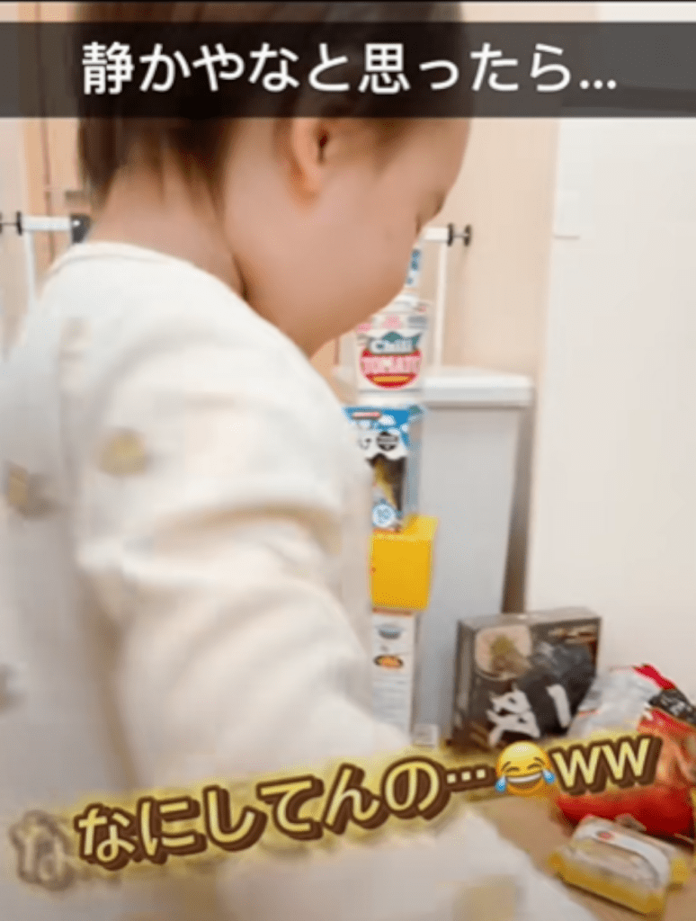 何かを高く積み上げた息子さん（@yururi_iroさんより提供）