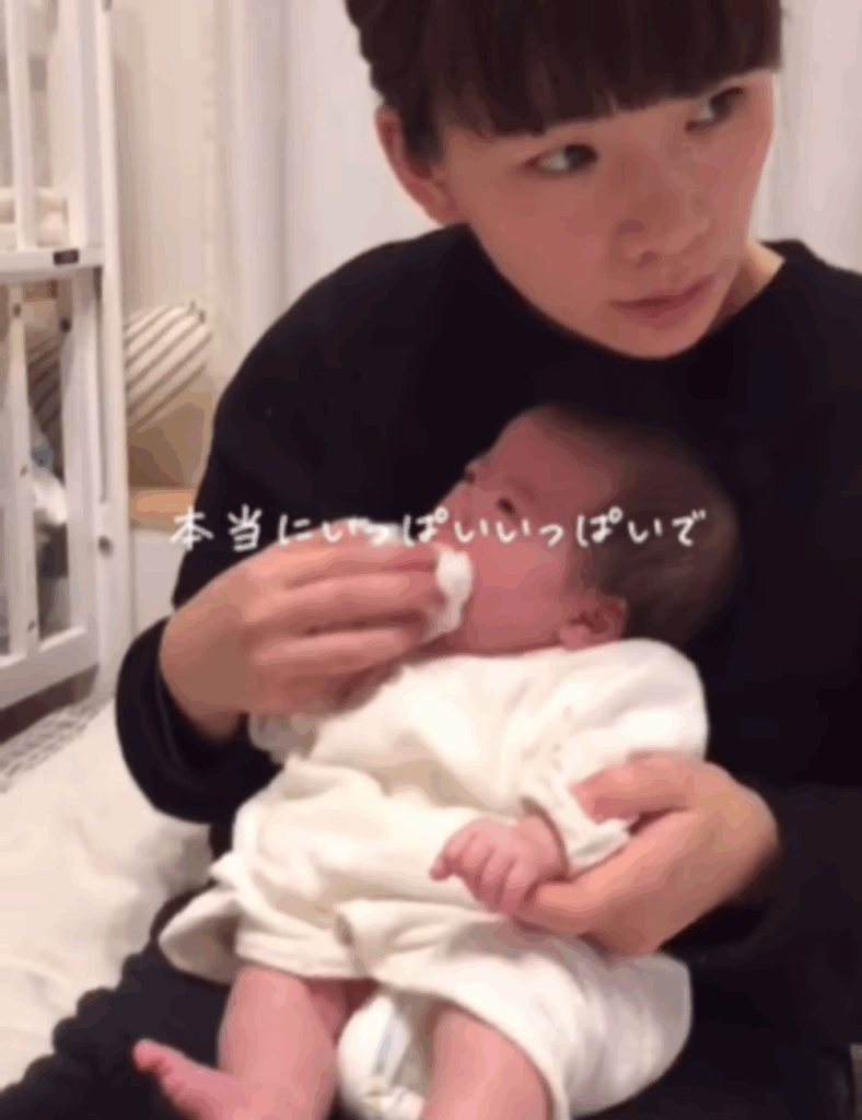 育児に奮闘するママさん（@miyaco.929さんより提供）