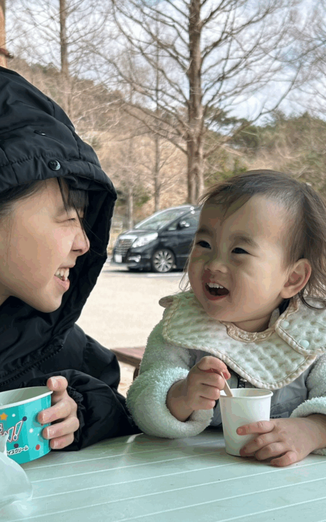 向き合って微笑む2人（@_jurixmitsu_さんより提供）