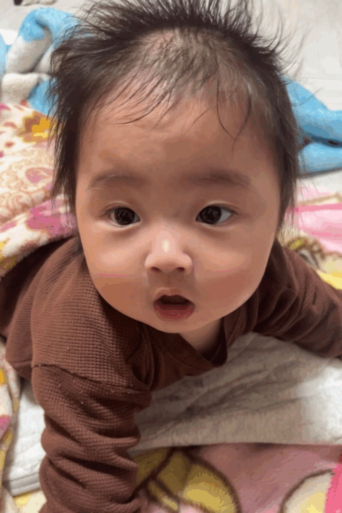 口をぽかんと開ける息子さん（@gdyyddtuさんより提供）