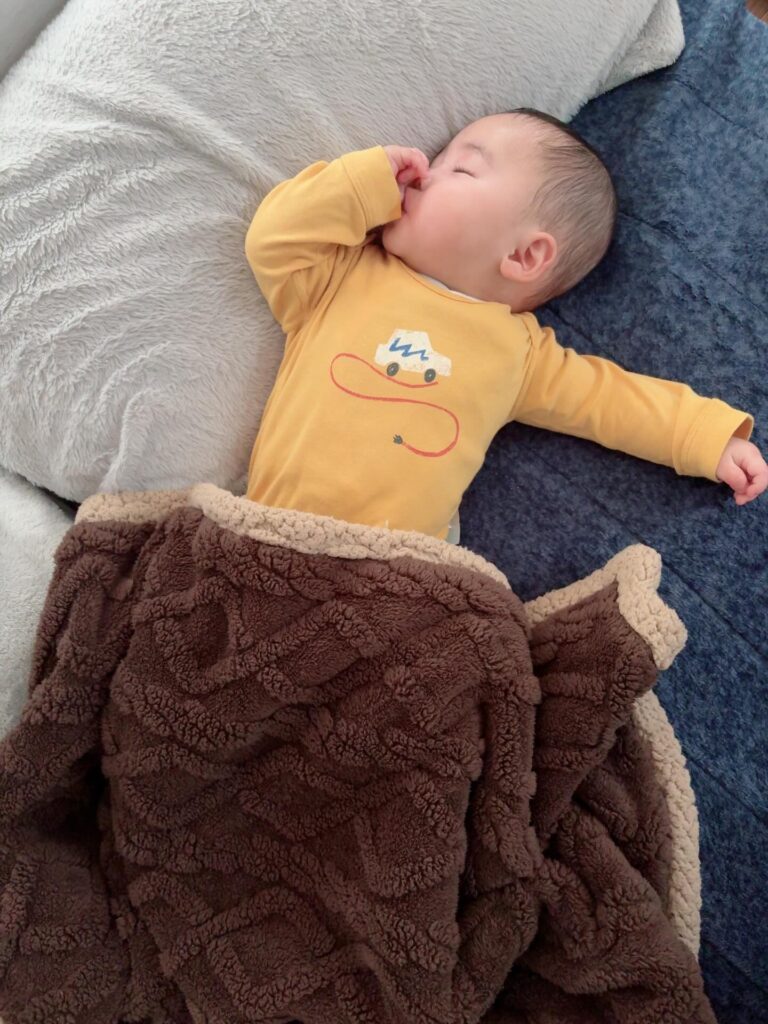 気持ちよさそうに眠っています（＠ru.mi21さんより提供）