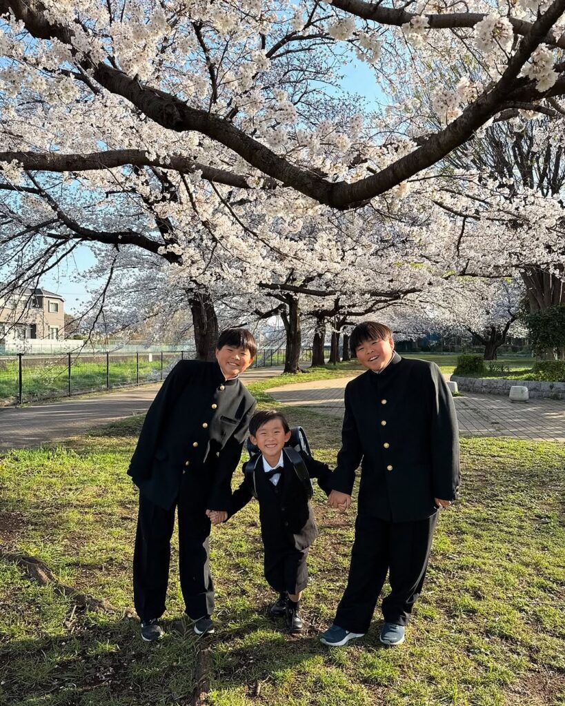 今も仲良しな3兄弟（＠kanakokko_34_さんより提供）