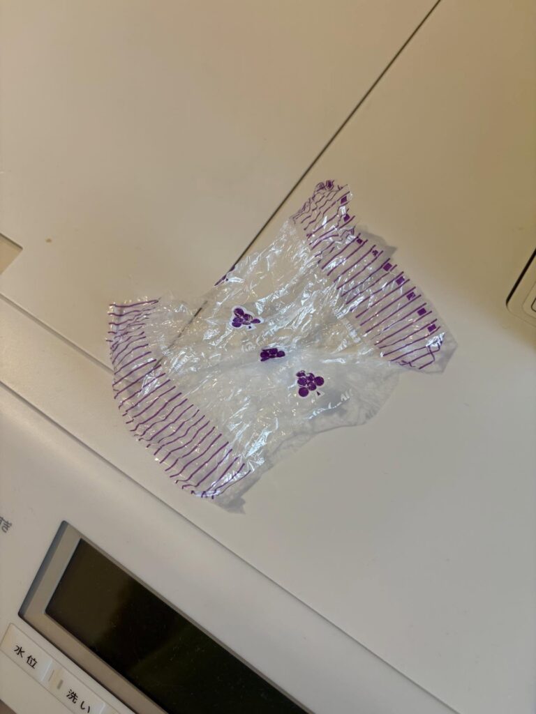 出てきた包み紙（＠mina.satollllloさんより提供）