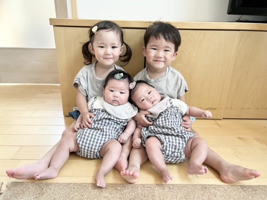 双子×2組の4人兄妹に（@w_twins_yuiさんより提供）
