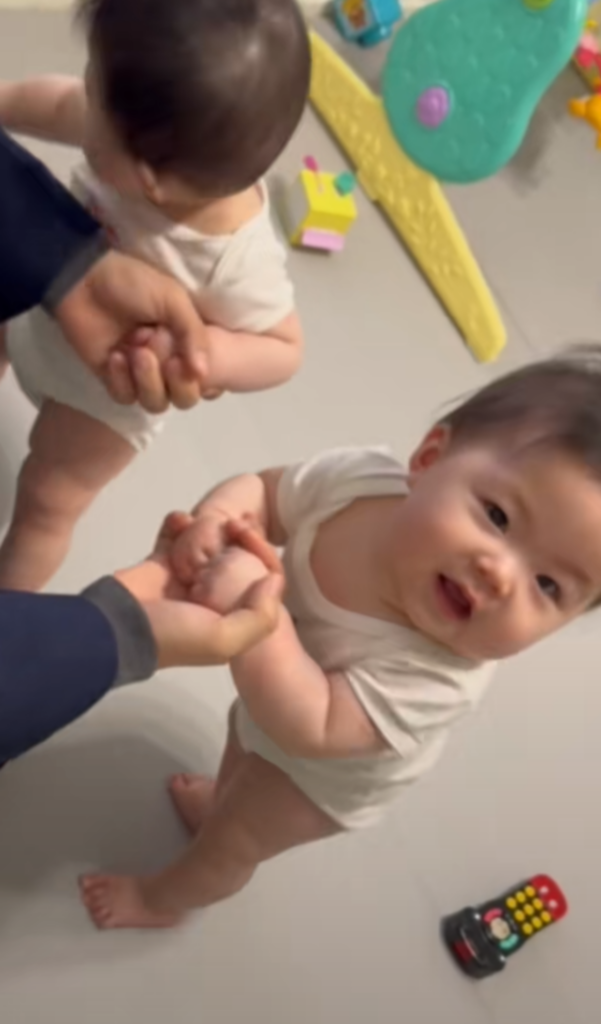 お仕事に行ってほしくない様子（@yuwanowaさんより提供）