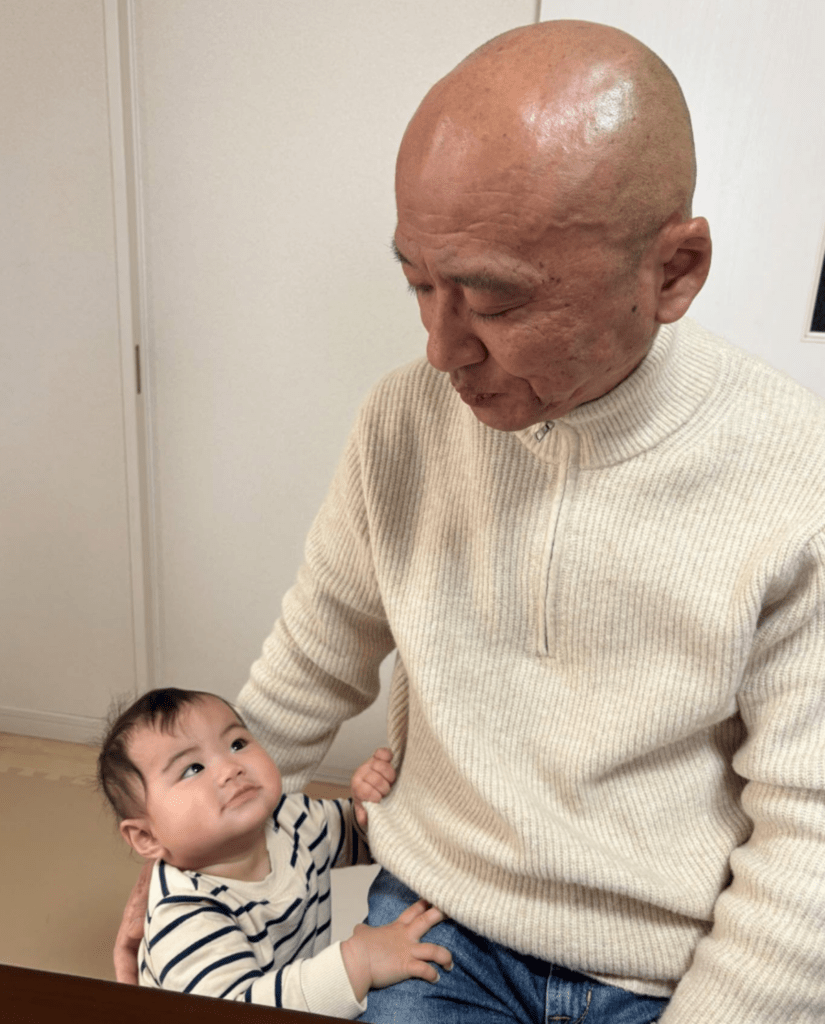 じいじのことが大好きな娘さん（@chr__219さんより提供）