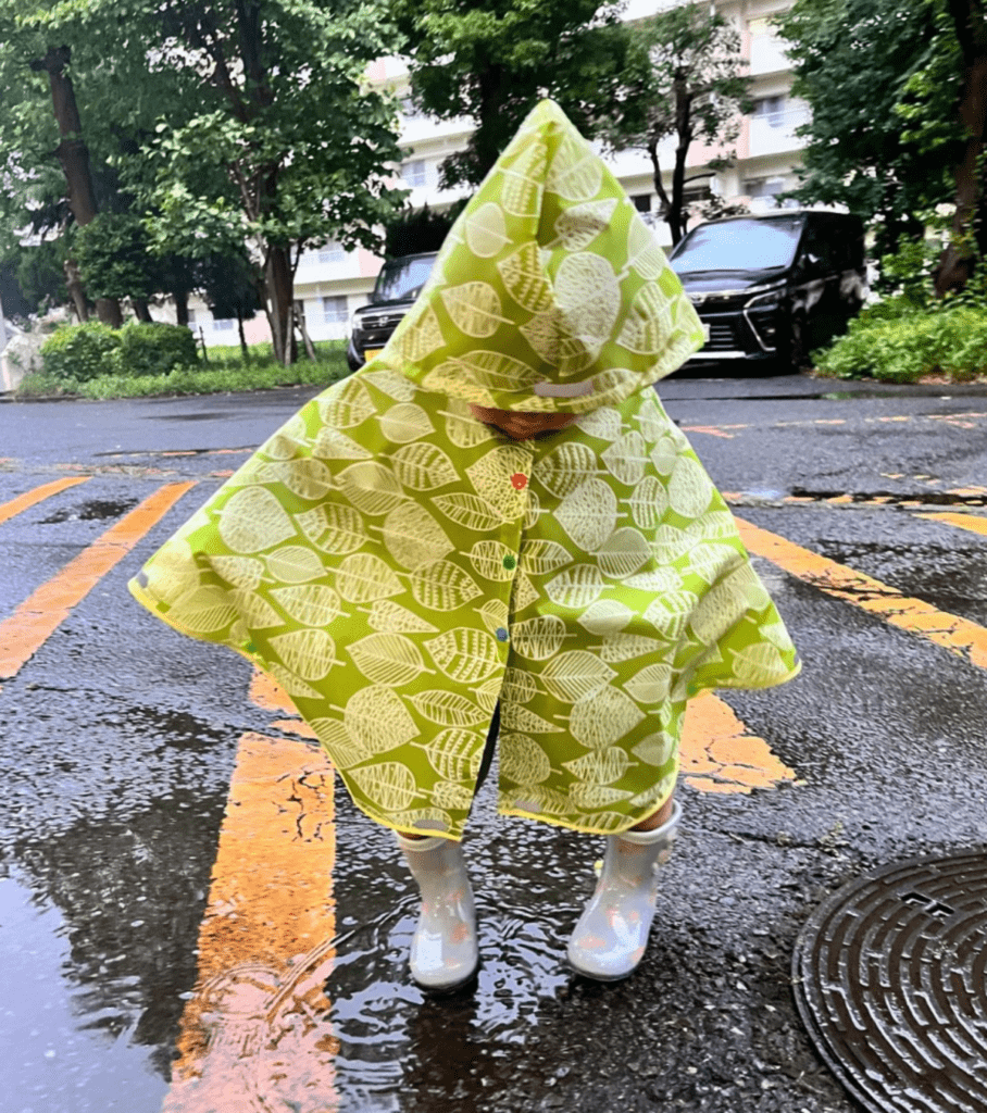 自作のレインポンチョ（@chocok_r26さんより提供）